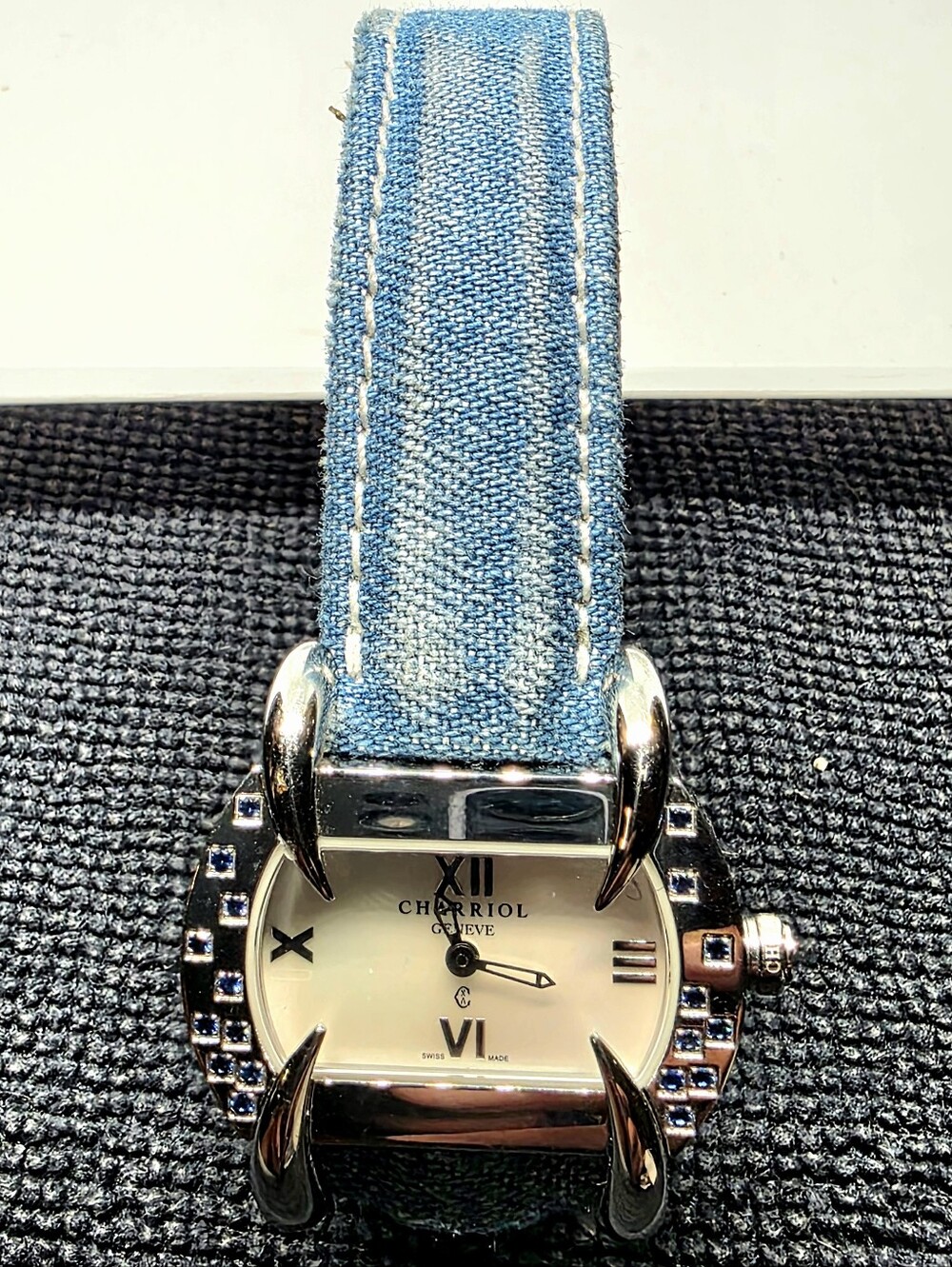 Charriol Geneve "Kucha" series women's watch featuring a blue sapphire-accented - Picture 5 of 9